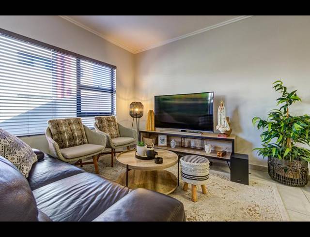 3 BEDROOM DUPLEX FOR SALE IN GLEN EAGLE ESTATE